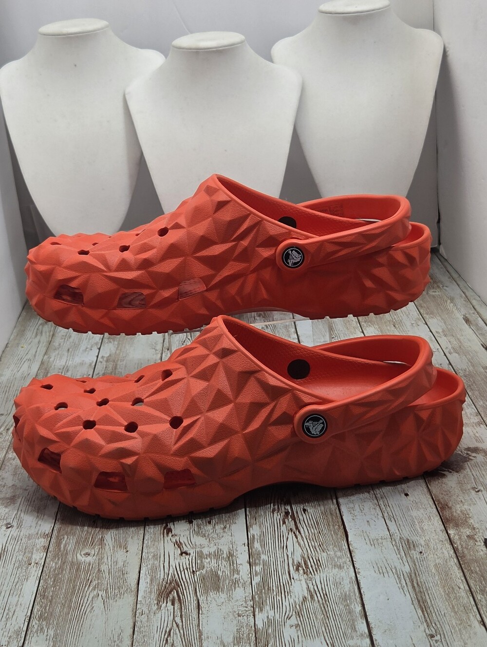 💥 Crocs Classic Geometric Clog Bright Orange Men’s Size 12 💥